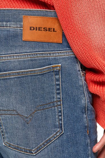 Diesel - D-Yennox 009ZR Tapered Jeans, Mittelblau - Image 4