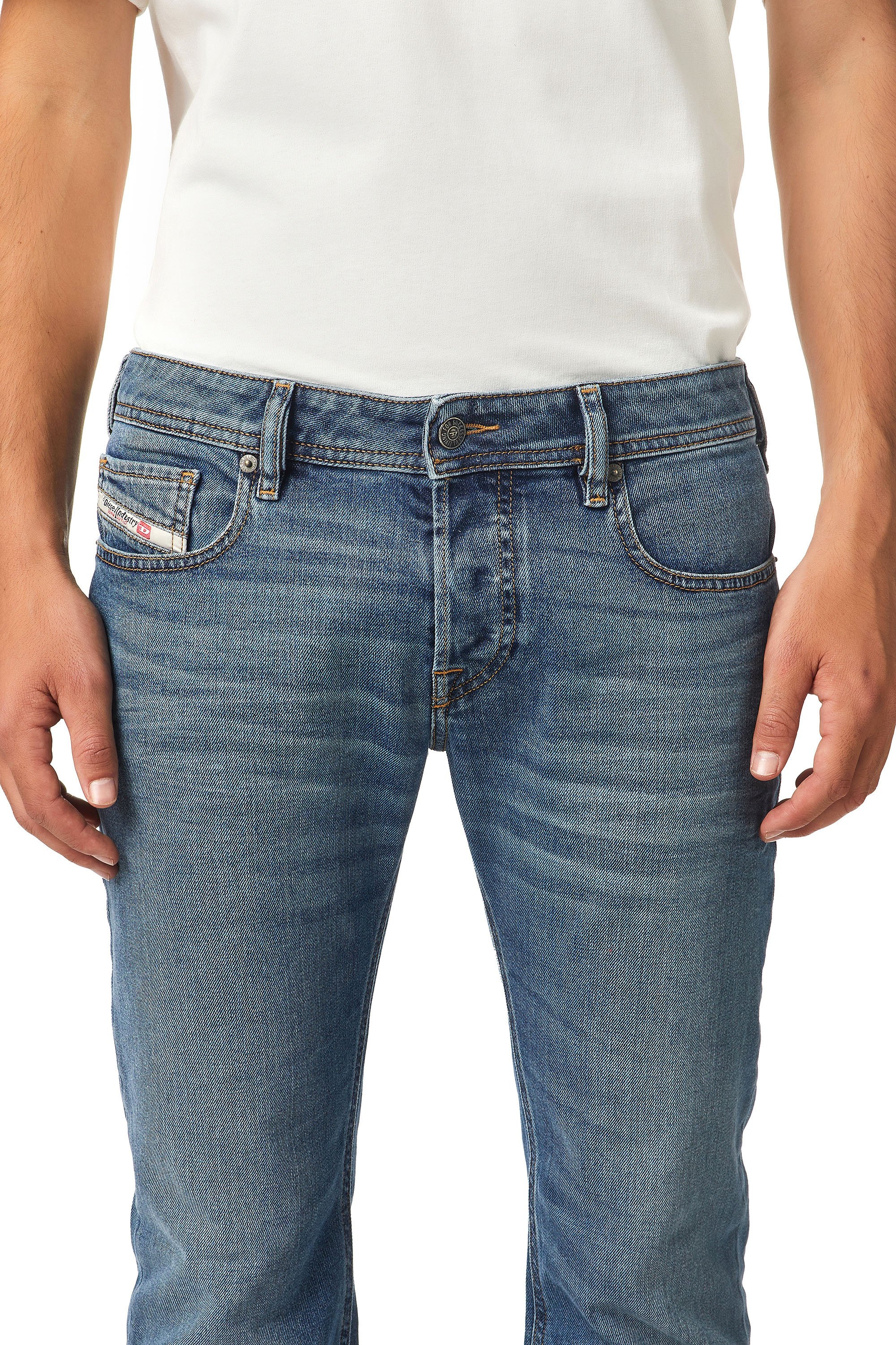 Diesel - Zatiny 009EI Bootcut Jeans, Azul medio - Image 5
