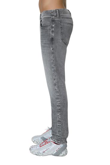 Diesel - D-Strukt JoggJeans® 09D53 Slim, Nero/Grigio scuro - Image 6